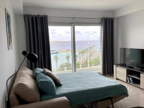 Seafront studio apartment San Paul's Bay